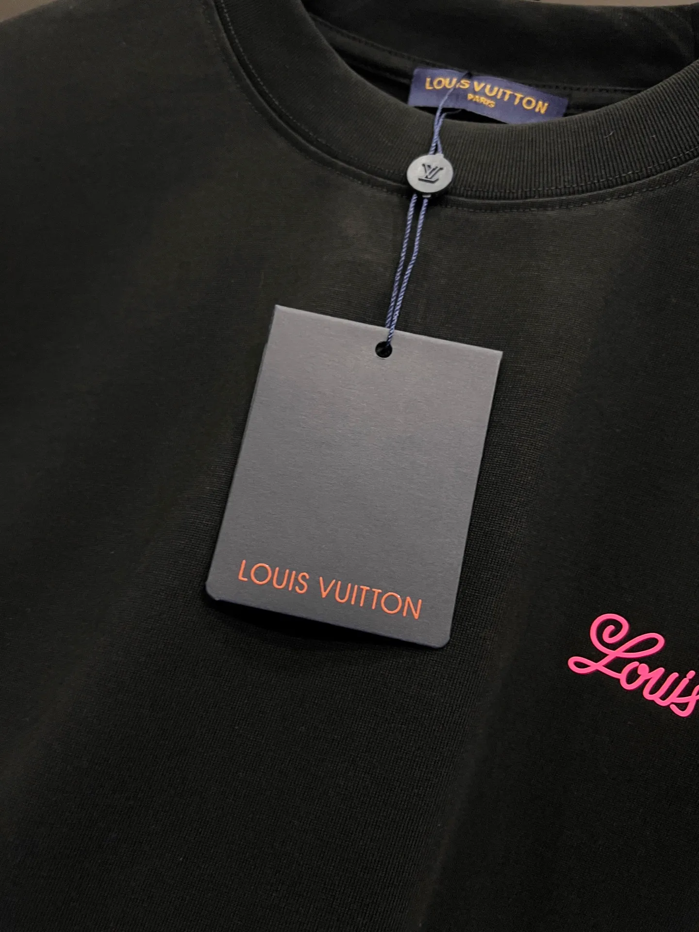 🅿️190 1v Louis* 2025 autumn and winter new style, classic letter three-dimensional foam printing technology design, high-end version! Highly breathable and comfortable, customized double yarn plain cotton fabric. Short-sleeved T-shirt. Same style for men and women. Sizes S M L XL XXL Five sizes black white